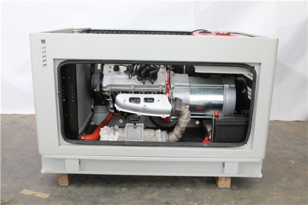 30KW發(fā)電機的發(fā)動(dòng)機 (3)